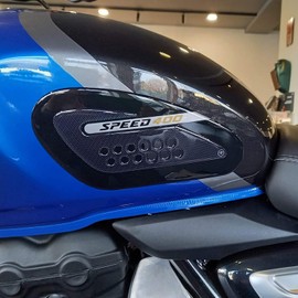 labelbike - 3D Sticker Motorcycle Tank Side Protection and Decoration in Resin Compatible with Triumph Speed 400 - Colour Black Carbon Gold