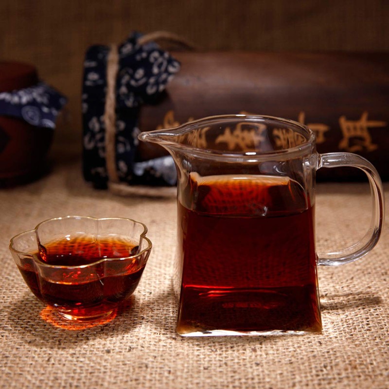 Natural Yunnan Black Tea Ripe Pu-erh Tea Ancient Tree Pu