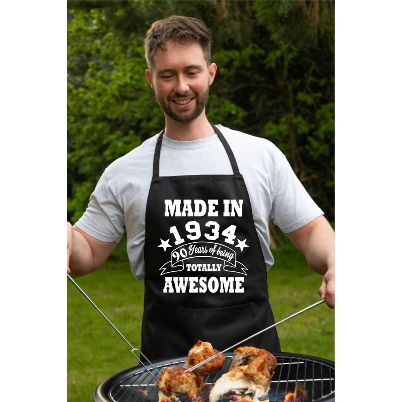 Print4U 90th Birthday Made In 1935 BBQ Cooking Funny Novelty