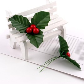 Zhhuoc 20Pcs Red and Green Holly Berries Faux Berry Flowers with Leaves Xmas Berry Picks Decoration,Vase Fillers,Beautiful Wreath Branches,Artificial Plants Flowers
