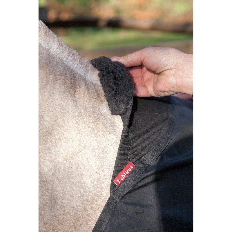 LeMieux Anti Rub Bib in Black with Elastic Belly Straps