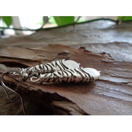 ♥ Mother of pearl drops and striped case♥ Unique earrings in white