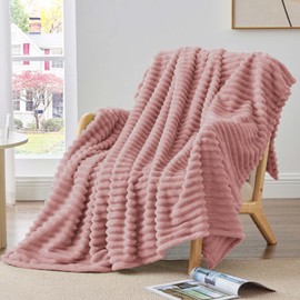 BEDELITE Fleece Throw Blanket for Couch, Soft and Warm, Fluffy Dusty Pink Blanket, Decorative and Giftable Striped Blankets, 125 x 150 cm
