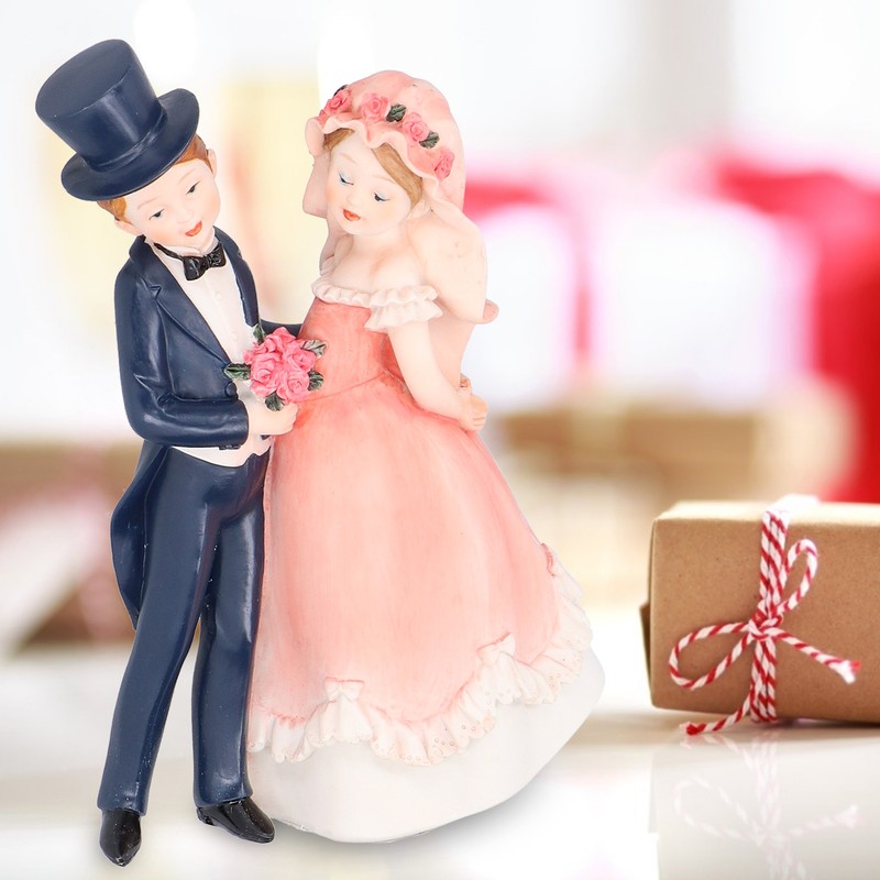 European Style Couple Craft Figurine Resin Craftwork Table Ornaments Home