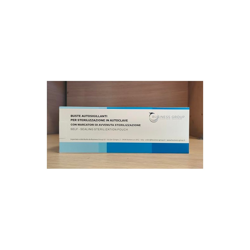 Self-sealing bags for sterilisation in autoclave