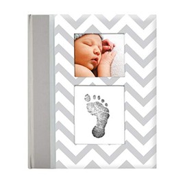 Pearhead First 5 Years Chevron Baby Memory Book with Included Clean-Touch Ink Pad to Create Baby's Handprint or Footprint, Keepsake Milestone Journal, Spanish Language, Grey