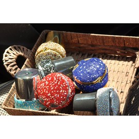 LED Car Ashtray, Rhinestone Multifunctional Car Ashtray, Ashtray with Lid, Smokeless Trash Can Interior Accessories Storage Box, Ashtray for Car Outdoor Home Office Gold