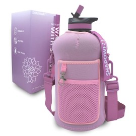 Shadowfit Botellas de agua de medio galón (74 onzas, 2.2 litros) con asa de tapa con popote y funda de almacenamiento, soporte grande para jarra con correa para beber durante el entrenamiento y el ejercicio