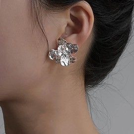 Inateannal Vintage Large Flower Earrings Silver Metal Flower Earrings Statement Floral Petal Earrings Hammered Floral Stud Earrings Jewelry for Women