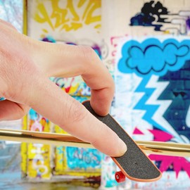 THE TWIDDLERS 24 Mini Finger Skateboards - Give Aways for Boys, Party Bags for Children's Birthday, Advent Calendar, Souvenir, Party Favours
