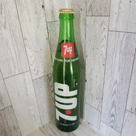 7 UP VINTAGE  7UP GREEN GLASS 16 oz SODA RETURN FOR DEPOSIT BOTTLE UNOPEN .