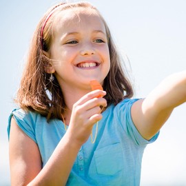 50 Pieces Plastic Whistles with Lanyard Loud Crisp Sound Whistles Bulk for School Trainning Christmas Birthday Party Goody Bag Fillers Party Noisy Whistles (Orange)