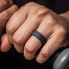 ThunderFit Anillos de boda de silicona para hombre, paquete de