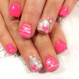 24Pcs Valentines Press on Nails Short Square Fake Nails Pink Heart Press ons Glitter Silver Full Cover False Nails Cute Wedding Acrylic Glue on Nails Valentines Nails for Women French Manicure