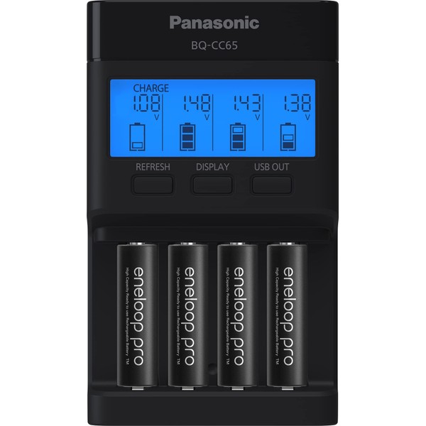 Panasonic K-KJ65KHA4BA Cargador rápido súper avanzado de 4 Posiciones con Panel indicador LCD, Puerto de Carga USB y baterías Recargables 4AA eneloop Pro, Color Negro