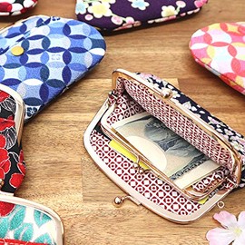 Komon Kobo 0207 4 inch Oyako Coin Purse Card Case Futagoshi Crepe Kyoto Japanese Komono Edo Komon, Chrysanthemum Romantic (beige)