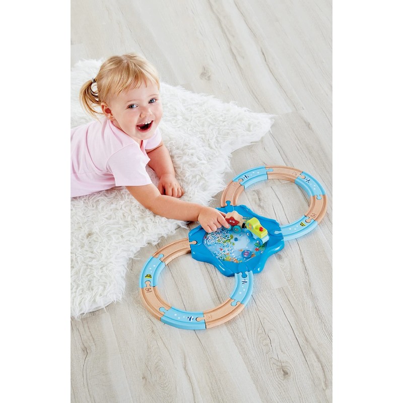 Hape Undersea Figure 8 Play Set | Under Water Inspired