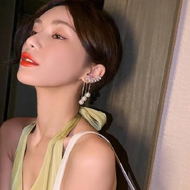 Pearl Tassel Crawler Earrings for Women Shiny Crystal Zircon Climber Crawler Earring Rhinestone Cluster Ear Cuff Wrap Earring Dainty Statement Jewelry Gift (Gold)