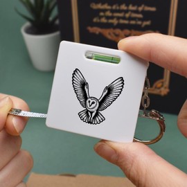 Azeeda 'Flying Barn Owl' Keyring Tape Measure/Spirit Level Tool (KM00038446)