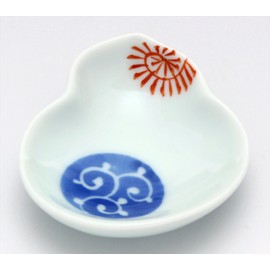 Arita Ware Sota Kiln 97128 Gourd Shaped Bean Plate, Round Crest Arabesque