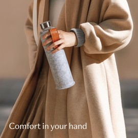 Cosumy Glass Water Bottle 25oz with Felt Sleeve - Borosilicate Glass - Leakproof Lid - BPA Free - Ideal for Work, Travel & Gym (Classic Gray)