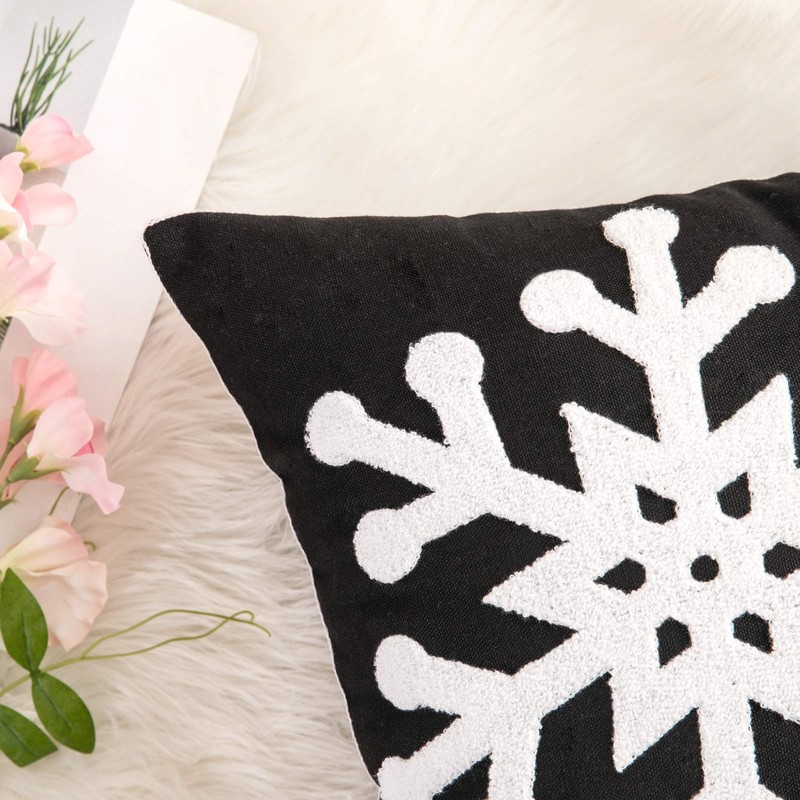 MIULEE Pack of 2 Christmas Decorative Snowflake Throw Pillow Covers