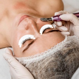 Foam Eye Pads for Lash Extensions, 100 Pieces Non-lint Eye Pads Lash Extensions Sticky Under Eye Pads Lash Lift Pads Hypoallergenic Eyelash Perm Pads Micro-Foam Lash Eye Pads for Eyelash Extensions