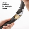 Oxo 11107400 Prensa Ajos Mango Antideslizante, 17 cm, Multicolor