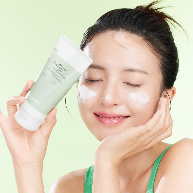 veganifect. Clean & Glow Green Barley LHA Deep Cleansing Foam