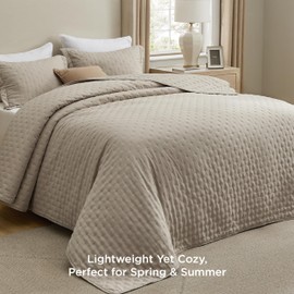 Bedsure King Quilt Set - Ultra Soft Quilt Bedding Set for Modern Farmhouse Bedroom Decor, Lightweight All-Season King Size Comforter with 2 Pillow Shams, Taupe Summer Bedspread Coverlet 106x96 Inch