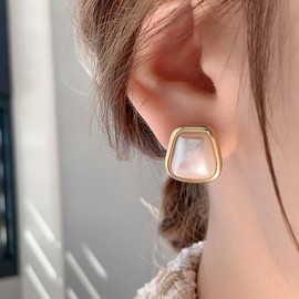 Baroque Pearl Stud Earrings For Women 14k Gold Plated Irregular Pearl Earrings Chunky Big pearl Earrings Vintage pearls Statement Earrings Jewelry Gift For Women (Gold E)