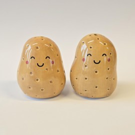 Sass & Belle Cute Potato Salt & Pepper Shakers Set – Fun Kitchen Accessories for Dining Table, Dressing Table Accessories, Salt and Pepper Set Gift, House Gifts for Food Lovers