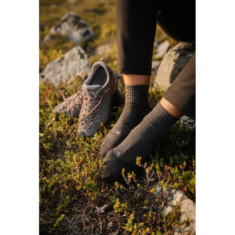 FALKE Women's Tk2 Explore Wool Short W So Wool Anti-Bubble