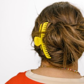 Kaxi Hold Everything Midi Hair Claw, Perfect for Thick & Thin Hair Straight, Wavy & Curly, Strong Clip With 44 teeth & Many Colors to Choose (Neon Yellow)