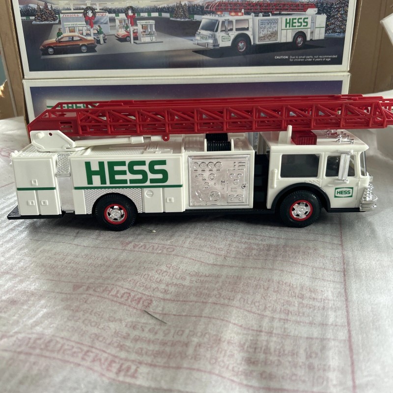Hess Vintage 1989 Fire Truck Bank w/Lights, Flashers & Dual