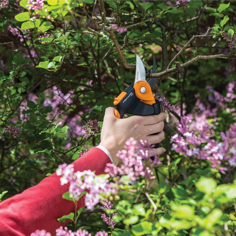 Fiskars PowerGear2 Softgrip Pruner for Branches, Optimizes Cutting Power and