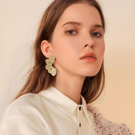 HolidayQbee Gold Earrings For Women With Five Disc Vintage Boho Earrings Statement Earrings Chunky Gold Earrings Fashion Chic Gold Dangle Drop Earrings