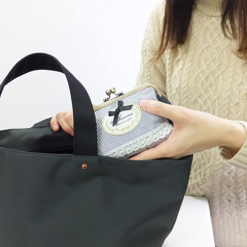 At First AF8267 Gamaguchi Pouch, Beaute Black