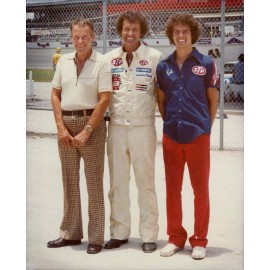 BEAUTIFUL NASCAR SUPERSTAR RICHARD, LEE AND KYLE PETTY 8X10 PHOTO W/BORDERS