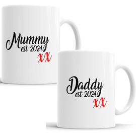 Faithful Prints New Mum New Dad 2025 Mugs. Set of Two Cups for New Parents with Mummy Daddy est 2025. Perfect Standout for Any New Mother and Father.