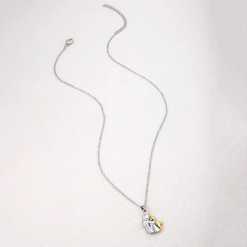 Collar Cadena Con Dije De Mujer Abrazando A Su Perrito