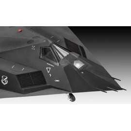 Revell 03899 Lockheed Martin F-117A Nighthawk Stealth Fighter 1:72 Scale Unbuilt/Unpainted Plastic Model Kit
