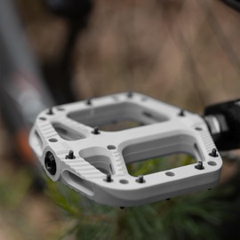 Oxford Mountain Bike Pedals Loam 20 Nylon Flat Pedals. Chromoly 9/16" axle. Sealed Bearings, Grey