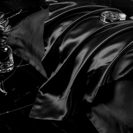 Juwenin Home Silky Satin Pillowcases Set for Hair - Envelope Closure Pillowcases - Cool and Easy to Wash - Set of 2 - Pillow Cover Only (Black, Standard (50 x 70 + 4 cm)