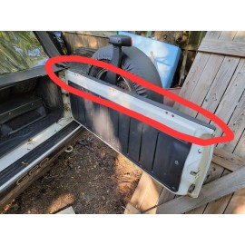 Suzuki NEW! Tailgate Top GASKET Strip Geo Tracker 1989-94 Tail Gate Rubber SEAL TRIM