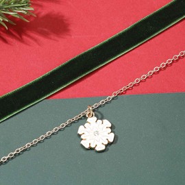 W WEILIRIAN Christmas Velvet Necklace Layered Snowflake Pendant Necklace Green Velvet Necklace Suede Cord Necklace Collar Party Festival Necklace Jewellery for Women and Girls, Metal