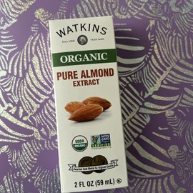 Watkins Organic Pure Almond Extract, 2 fl oz (59ml)