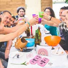 ViEinkaufen 18th Birthday Gifts for Girls - Inspirational Keyring, Makeup Bag & 18 Years Socks Set with Tulip Fake Flower & Thank You Card - Perfect 18 Year Old Present for Daughter, Niece, Friends