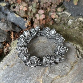 eberin Grave Rosary · Cemetery Mourning Decoration Wreath with Roses · Grave Decoration Roses for Standing, Hanging, Lying Down · 105 x 105 x 25 mm