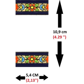 Schilder mit Zahlen und Nummern auf vielfarbiger Keramikkachel. Handgemalte Kordeltechnik fuer Schilder mit Namen, Adressen und Wegweisern. Persoenlich gestaltbarer Text. Design FLORES MEDIANO 10,9cm x 5,4 cm (RAUM "WEIßER").